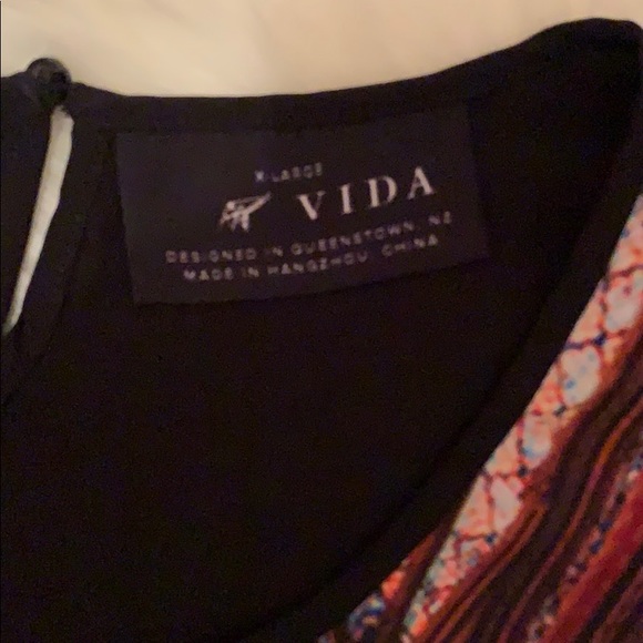 Vida Blouse Size XL - Picture 4 of 5